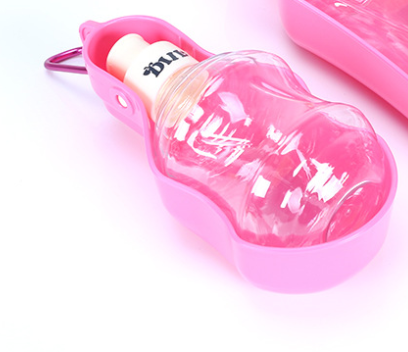 Traveling dog hanging water bottle